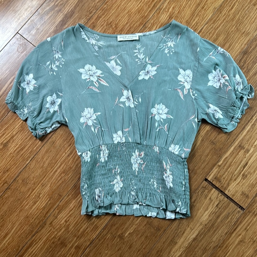 Short sleeve, green floral top. Never worn. Size S.